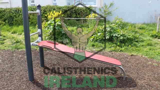 Outdoor ab bench at Hudson Road Park in Dublin for core-focused calisthenics exercises